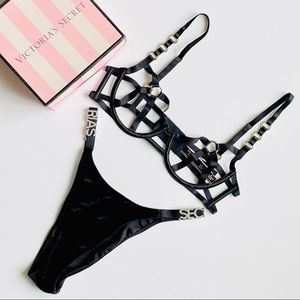 MEDIUM Victoria’s Secret black harness bra set